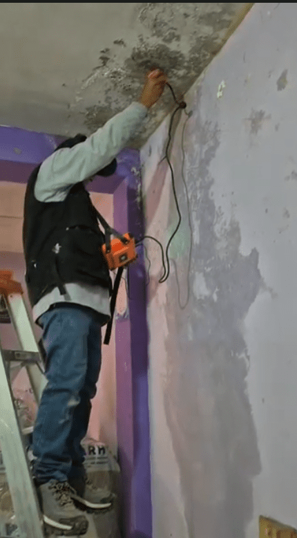 Localización de fuga en tubería de agua fría en pared